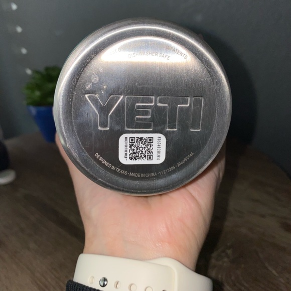Yeti Tumbler 20oz - Picture 6 of 6